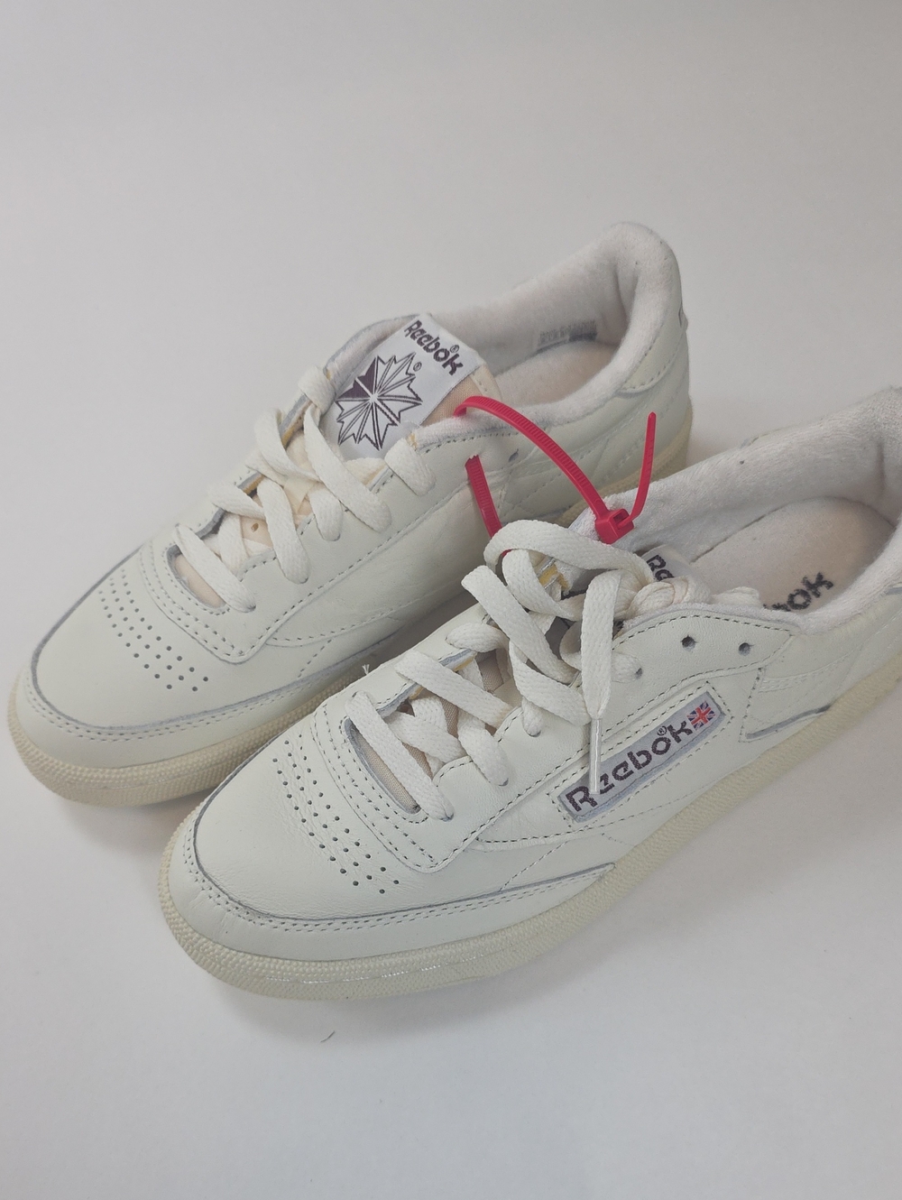 NWT Reebok "CLUB C 85 VINTAGE" Tennis Shoe in Off White/Red. Various Sizes